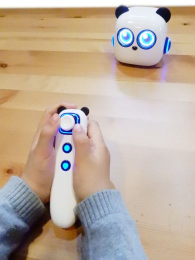遊びながら学べるキュートな知育ロボット「mTiny（エムタイニー）」